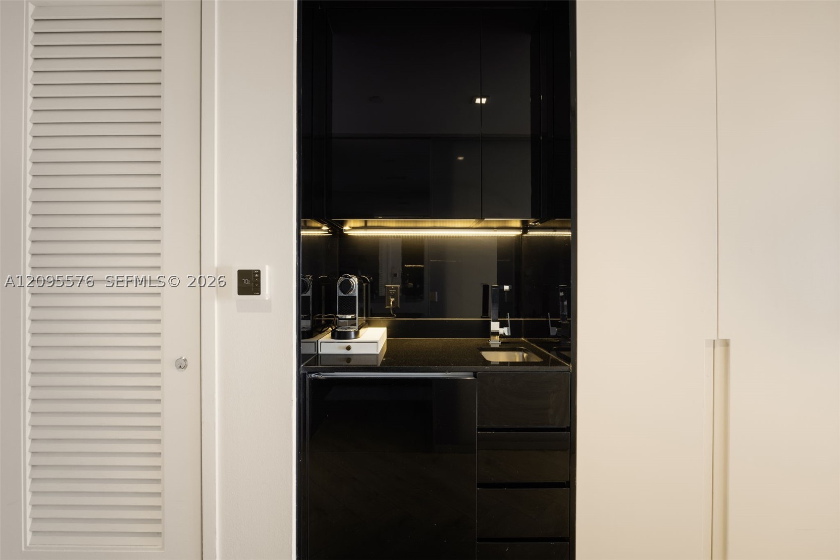 2201 Collins Ave #1108, Miami Beach FL 33139