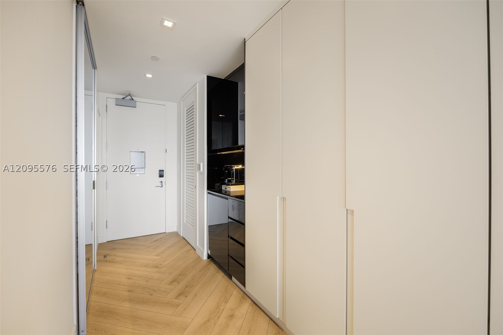 2201 Collins Ave #1108, Miami Beach FL 33139