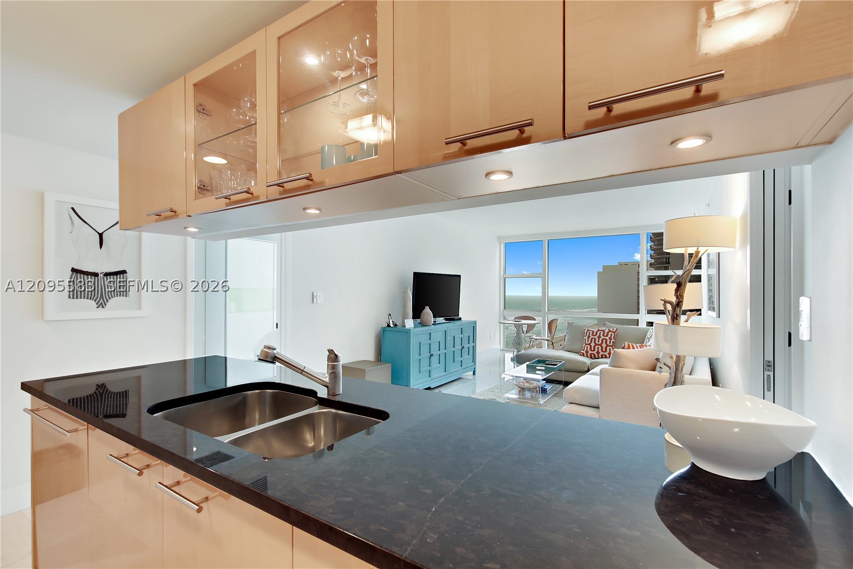 6801 Collins Ave #1112, Miami Beach FL 33141