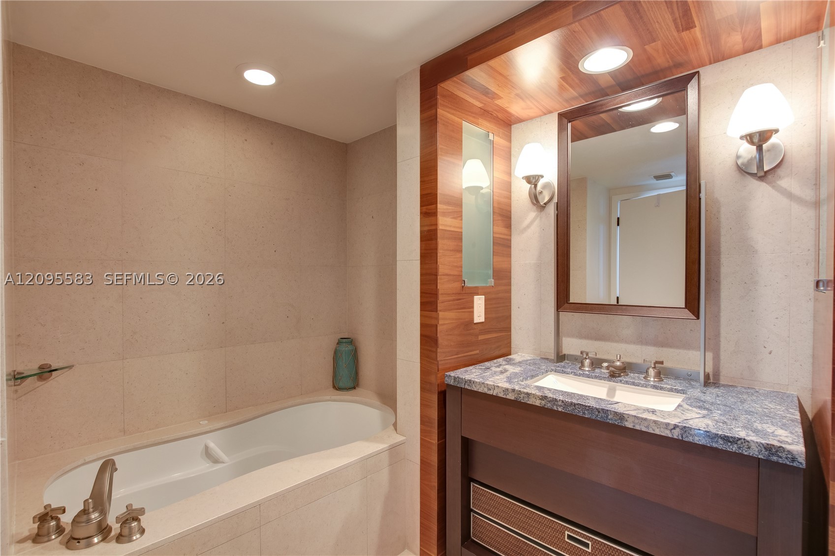 6801 Collins Ave #1112, Miami Beach FL 33141