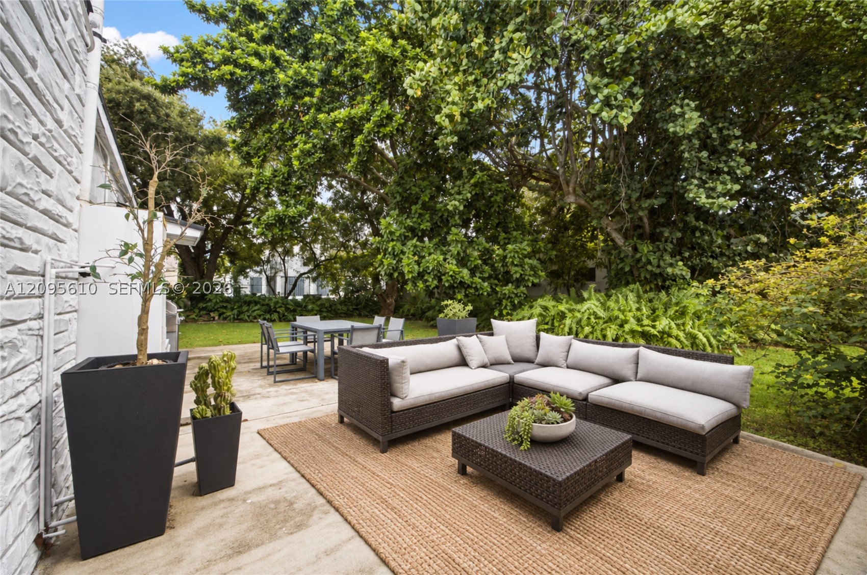295 NW 42nd St, Miami FL 33127