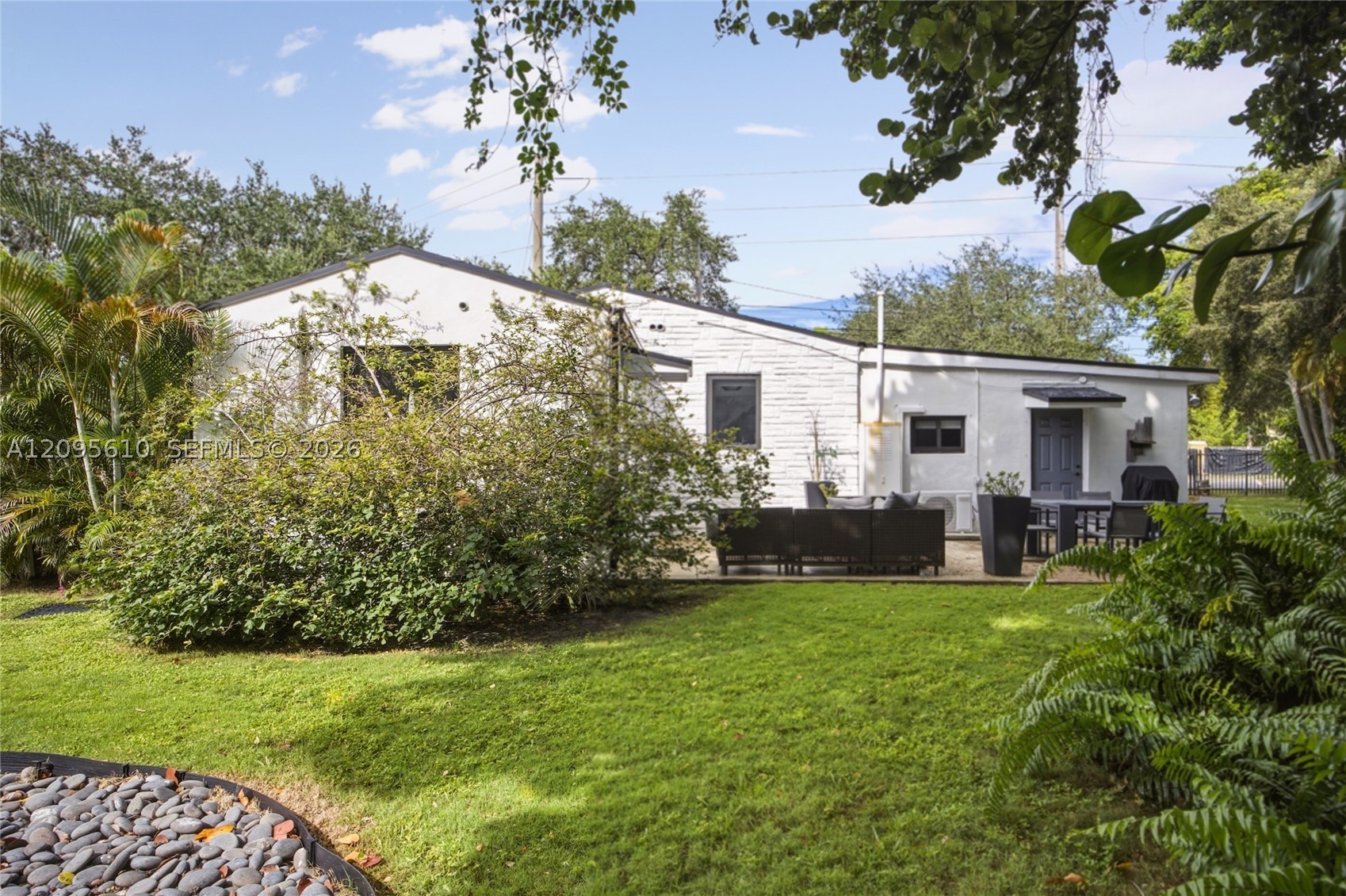 295 NW 42nd St, Miami FL 33127