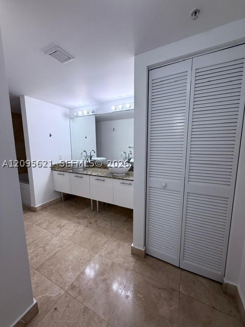 41 SE 5th St #709, Miami FL 33131