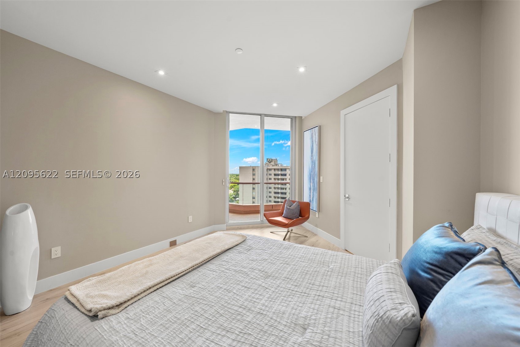 60 Edgewater Dr #11F, Coral Gables FL 33133