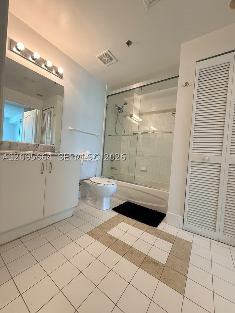 1200 Brickell Bay Dr #4220, Miami FL 33131