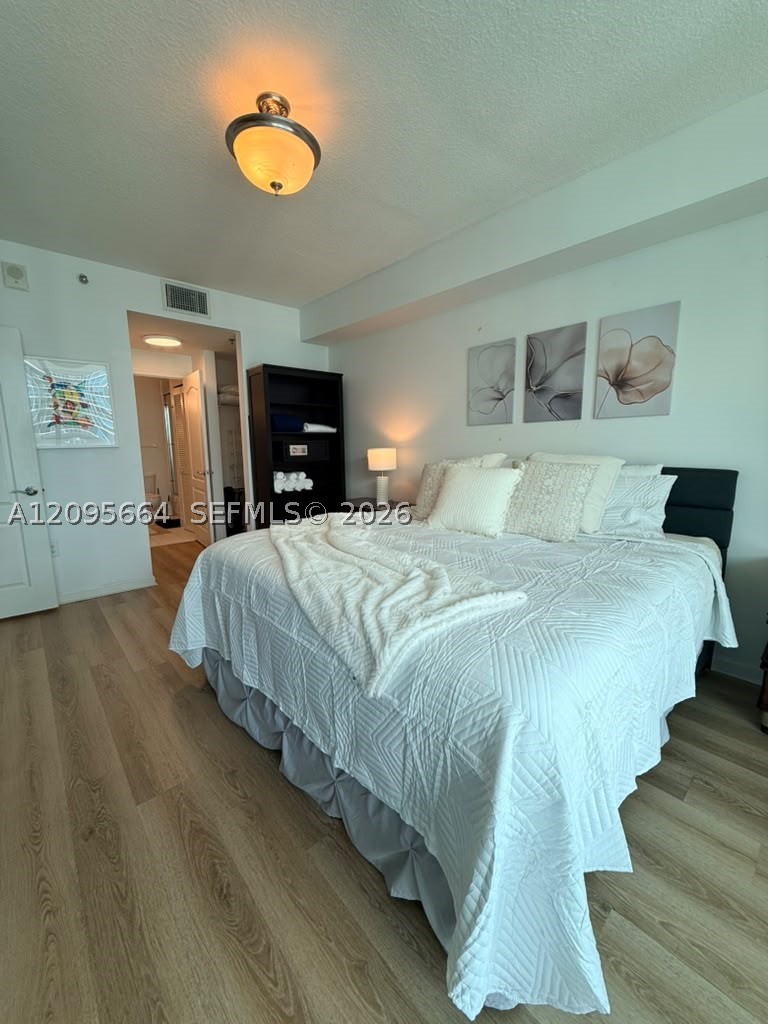 1200 Brickell Bay Dr #4220, Miami FL 33131