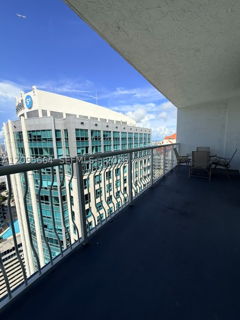 1200 Brickell Bay Dr #4220, Miami FL 33131