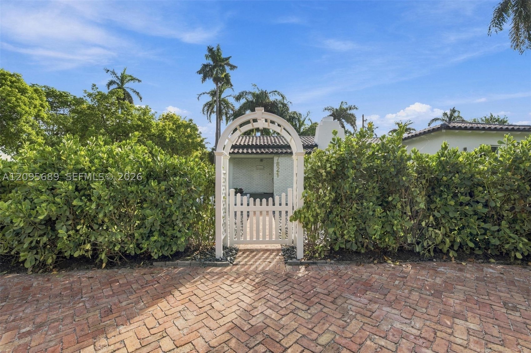 7821 Coquina Dr, North Bay Village FL 33141