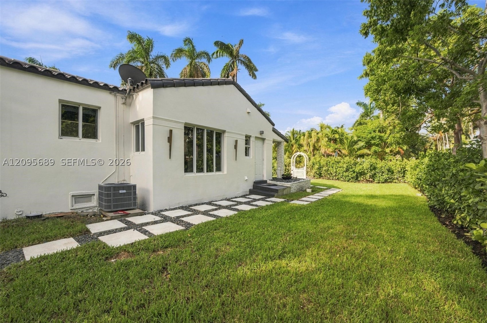 7821 Coquina Dr, North Bay Village FL 33141