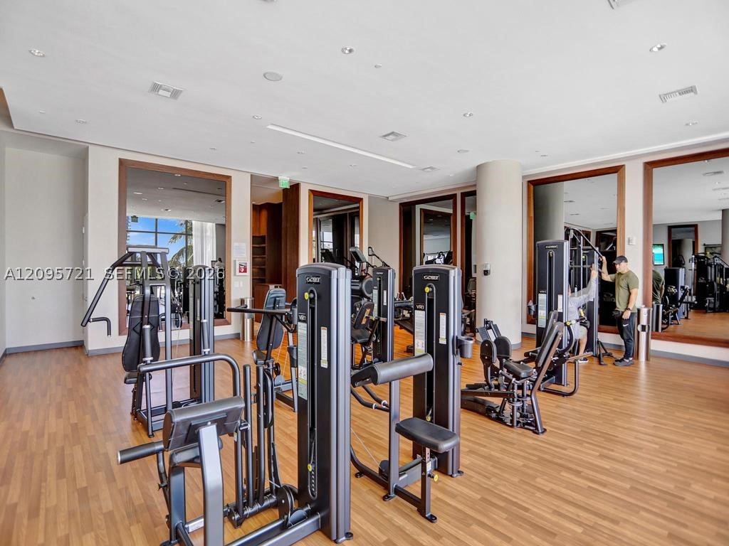 3300 NE 188th St #210, Aventura FL 33180