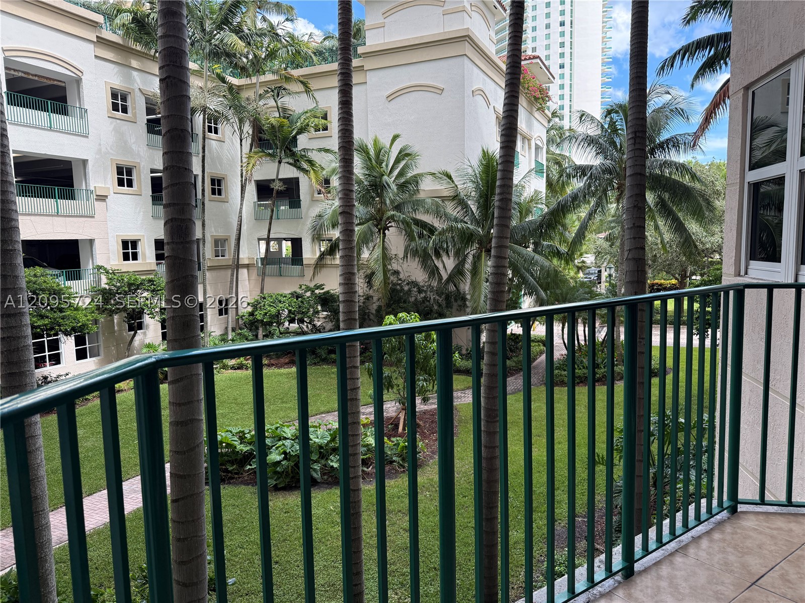 19900 E Country Club Dr #216, Aventura FL 33180