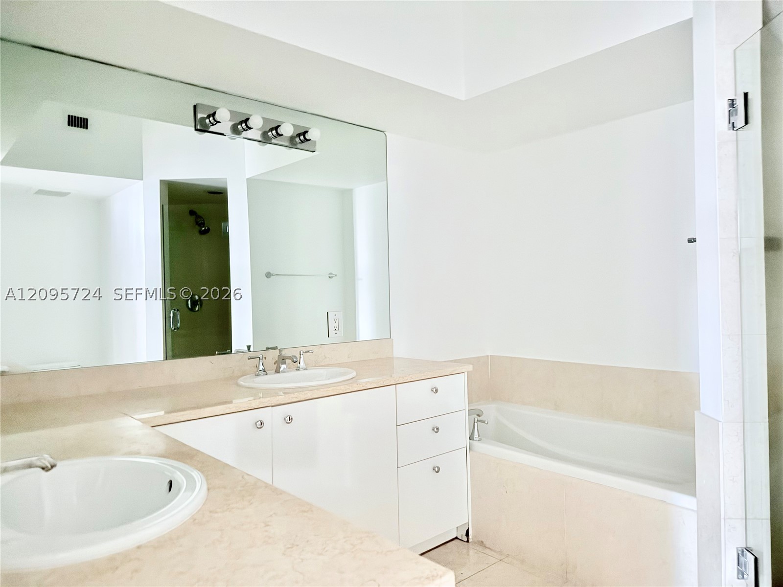 19900 E Country Club Dr #216, Aventura FL 33180
