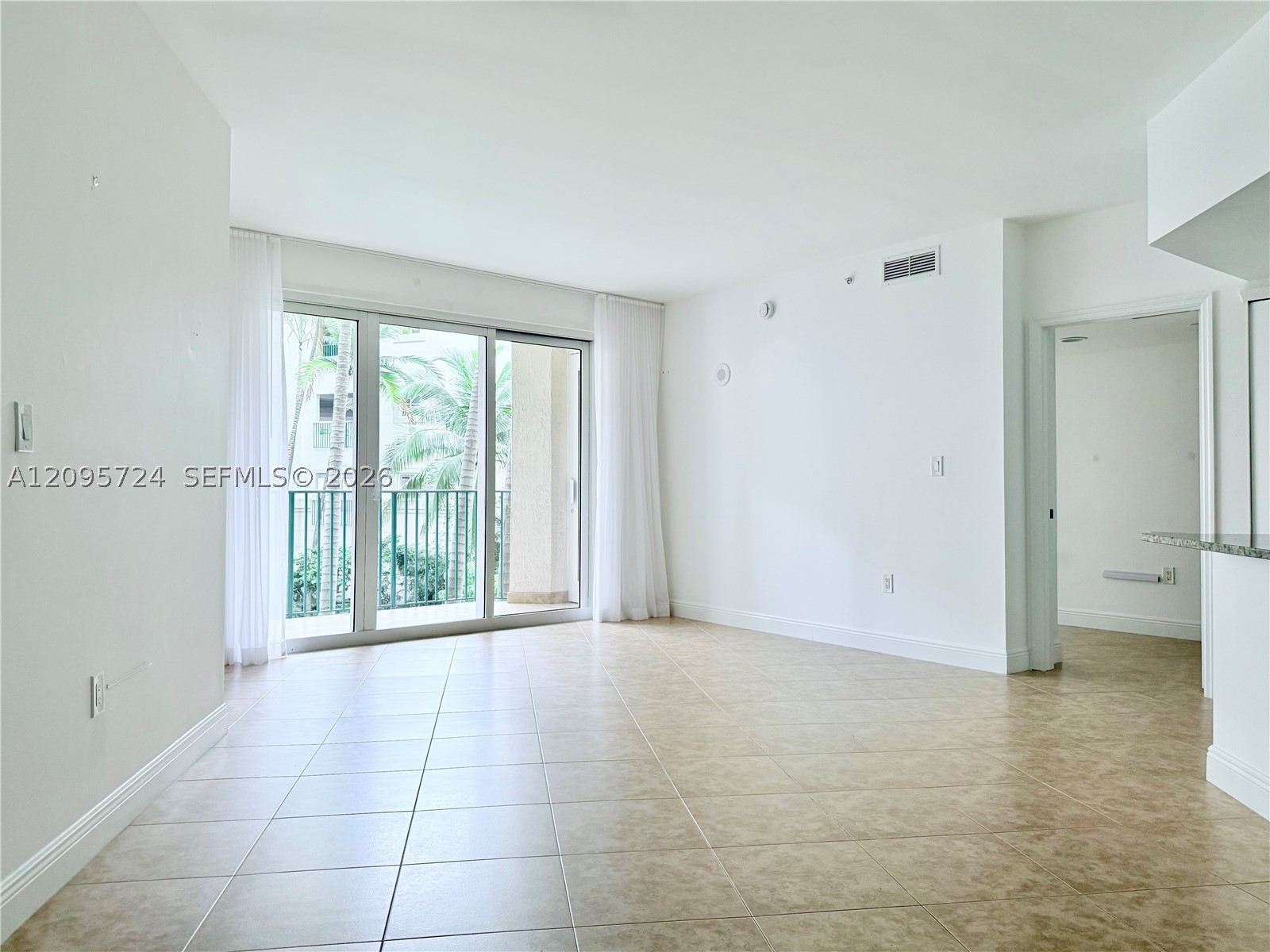 19900 E Country Club Dr #216, Aventura FL 33180