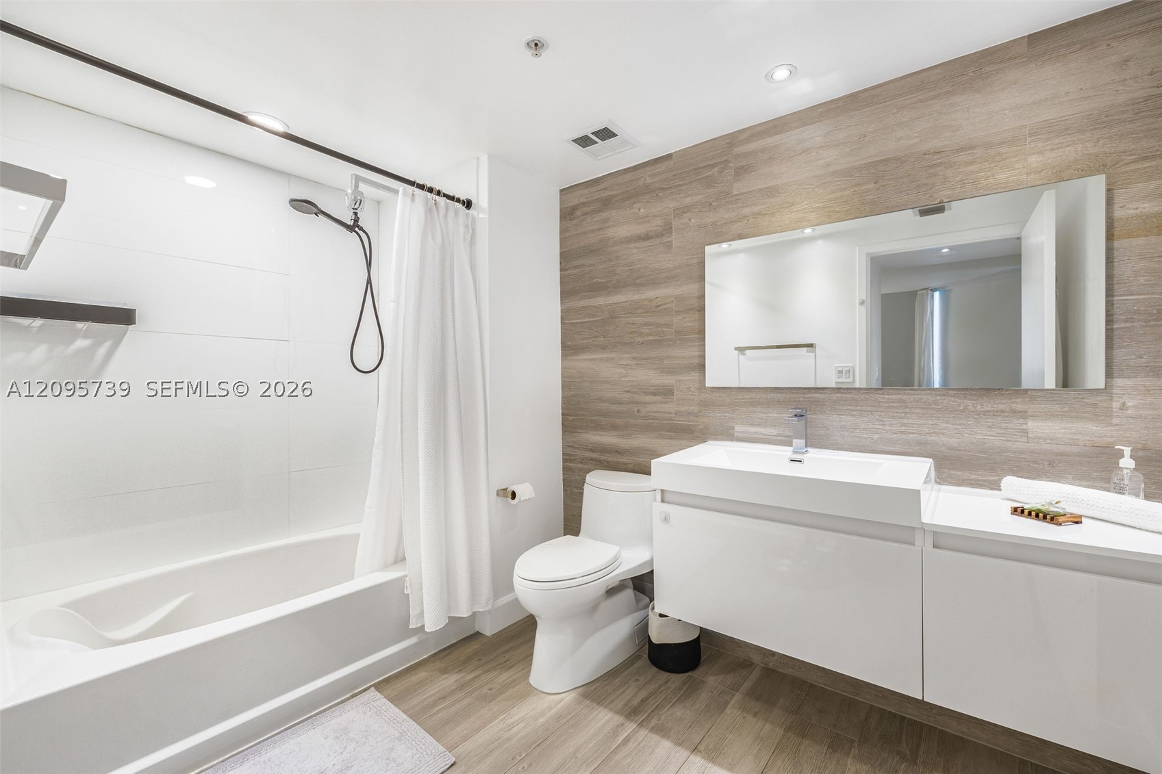 325 S Biscayne Blvd #1019, Miami FL 33131