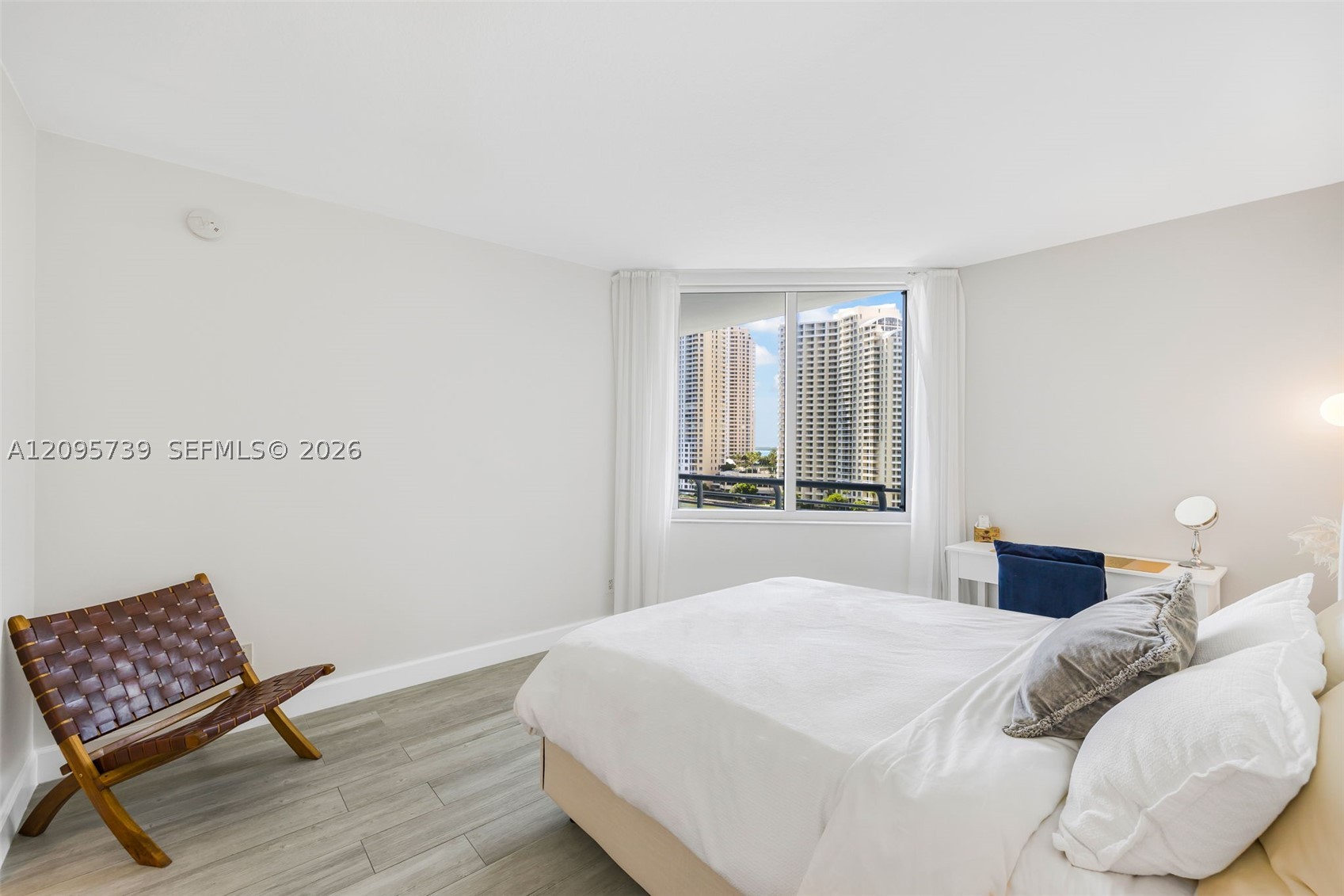 325 S Biscayne Blvd #1019, Miami FL 33131