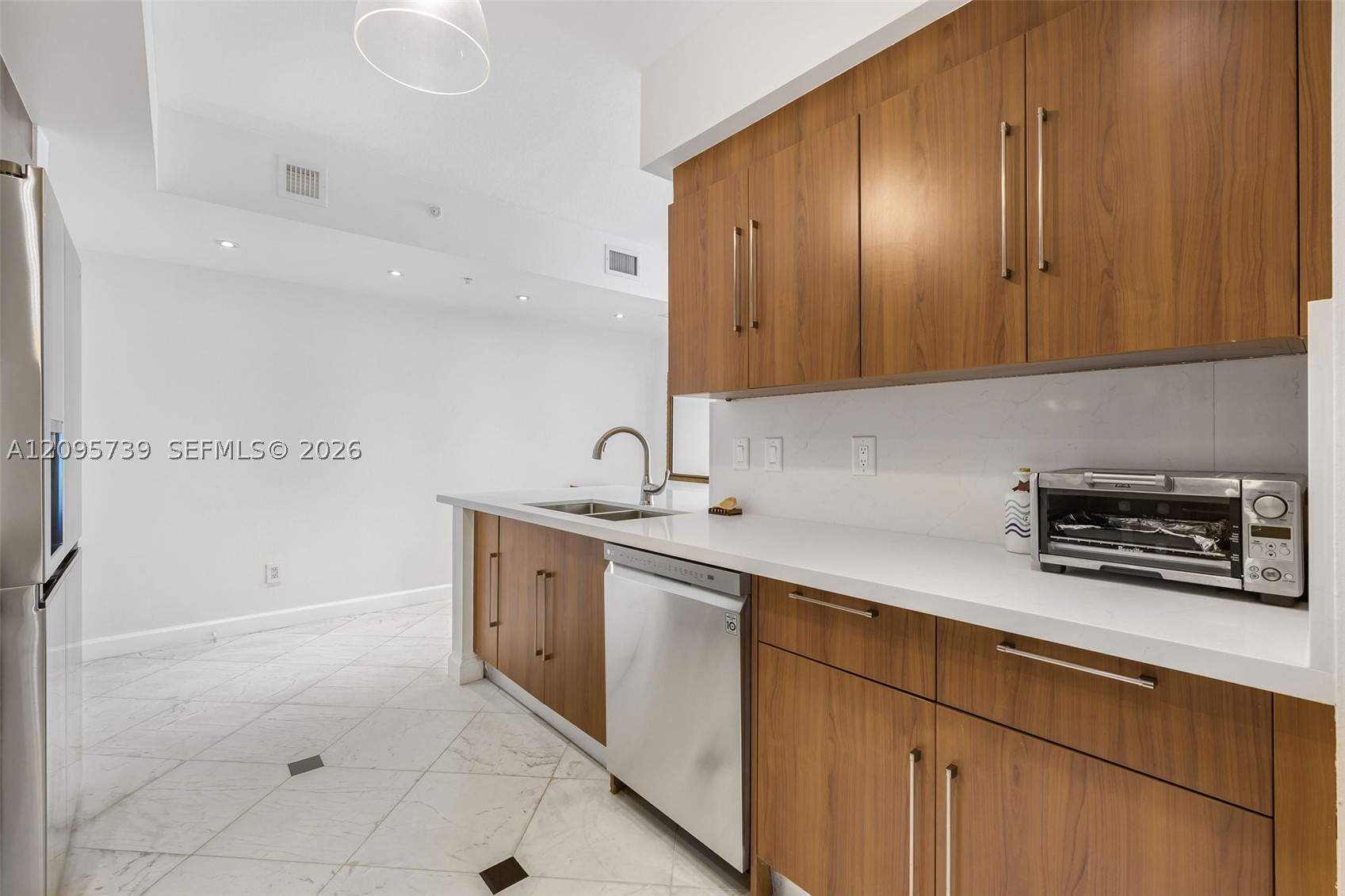 325 S Biscayne Blvd #1019, Miami FL 33131