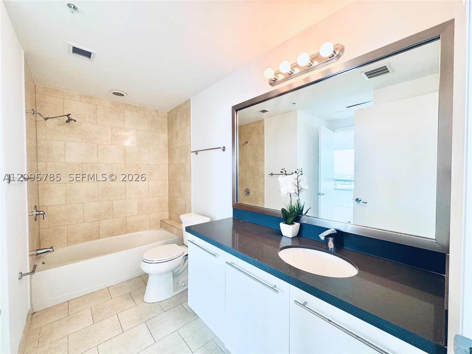 90 SW 3rd St #PH-10, Miami FL 33130