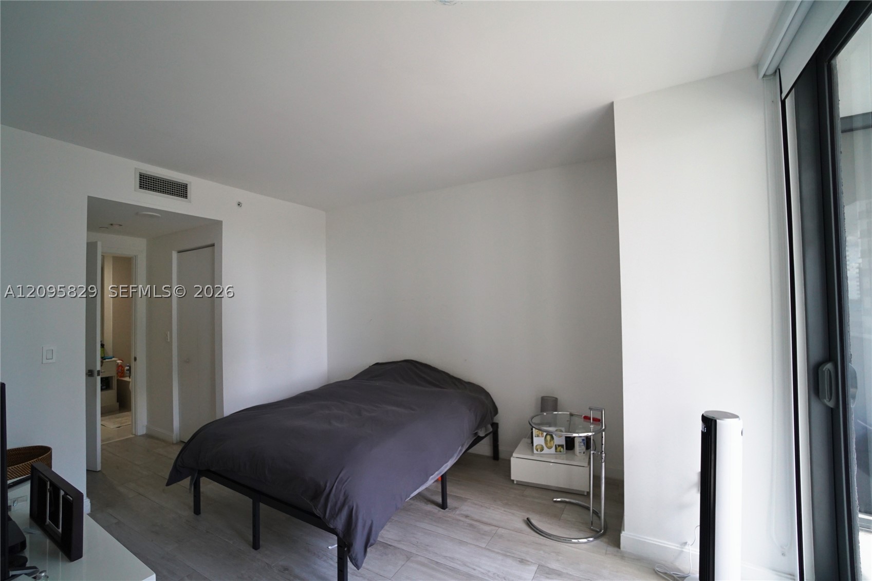 55 SW 9th St #1405, Miami FL 33130