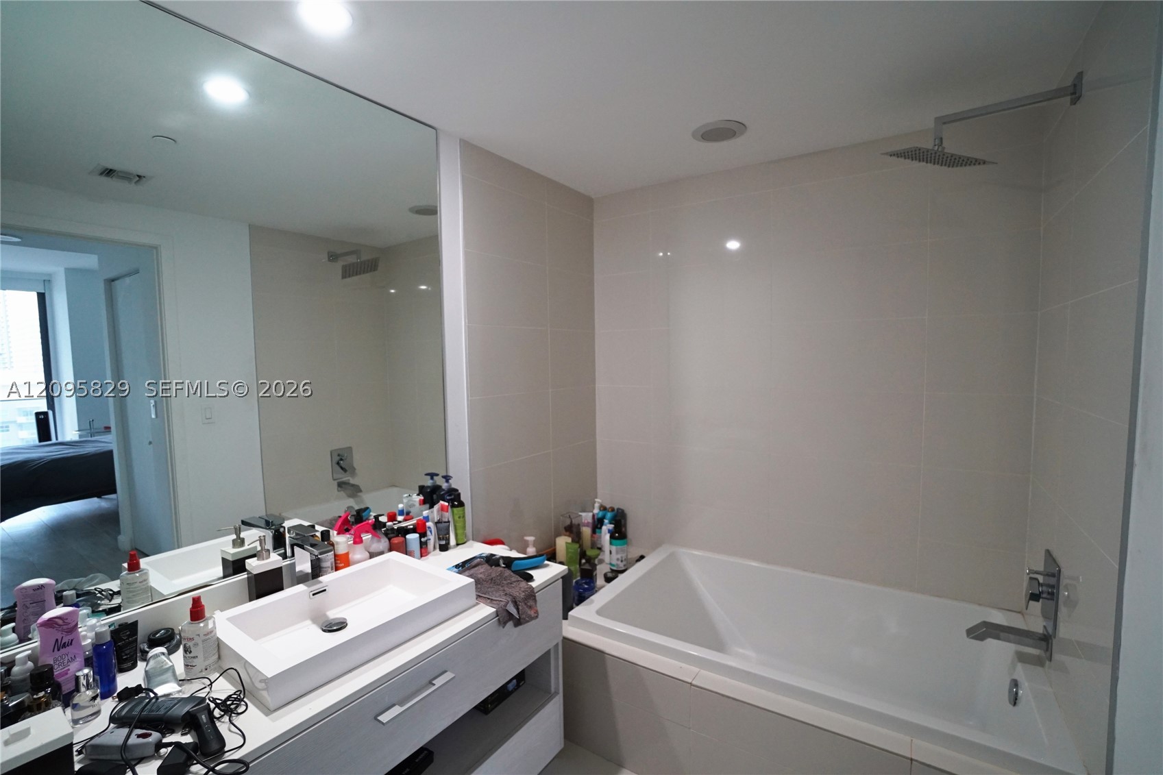 55 SW 9th St #1405, Miami FL 33130