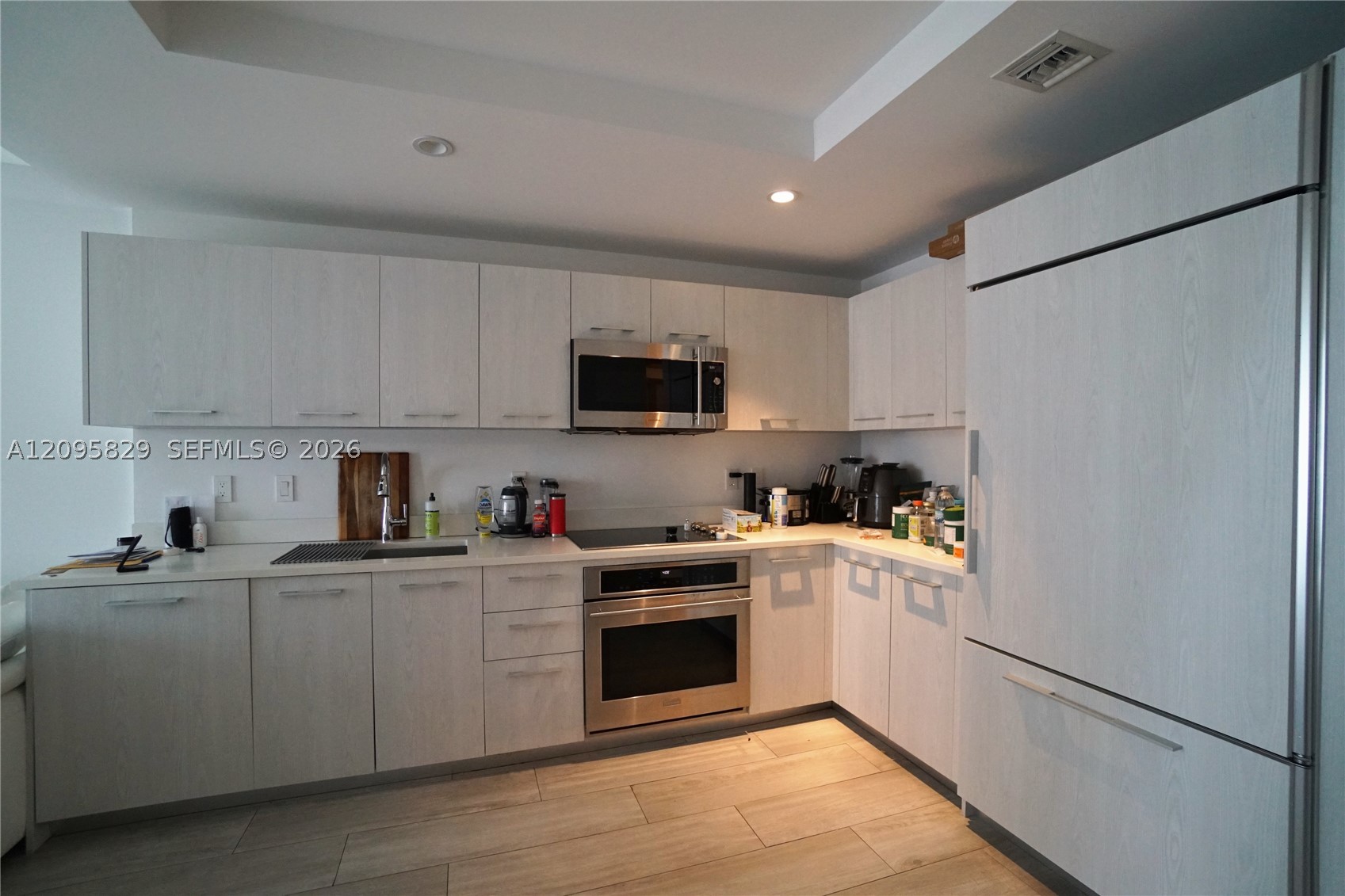 55 SW 9th St #1405, Miami FL 33130