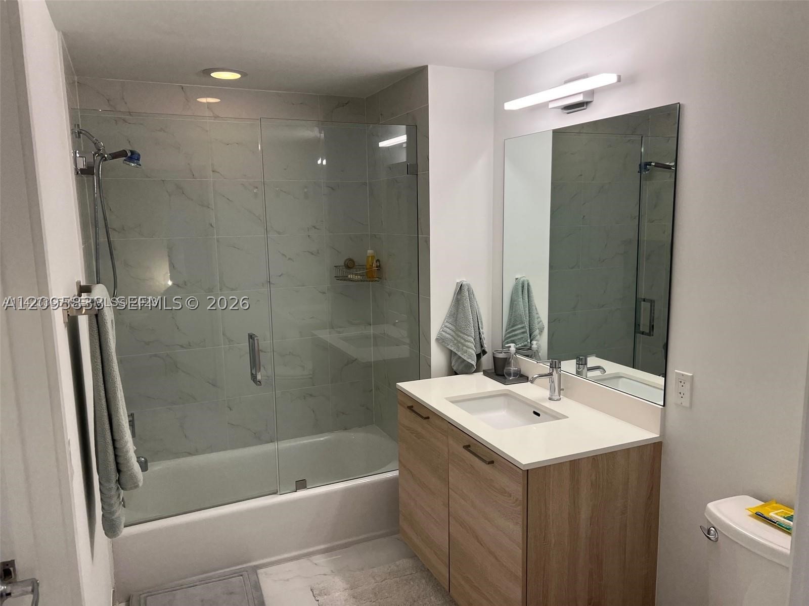 16385 Biscayne Blvd #2017, North Miami Beach FL 33160