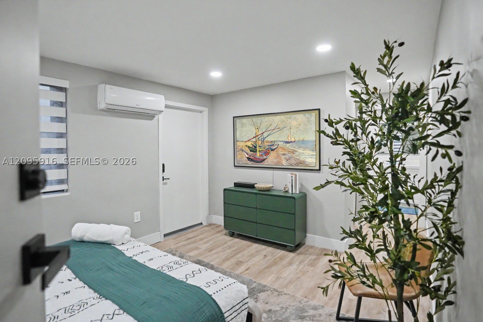 331 W 40th Pl, Hialeah FL 33012