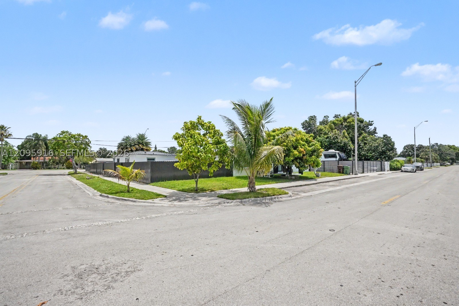 331 W 40th Pl, Hialeah FL 33012