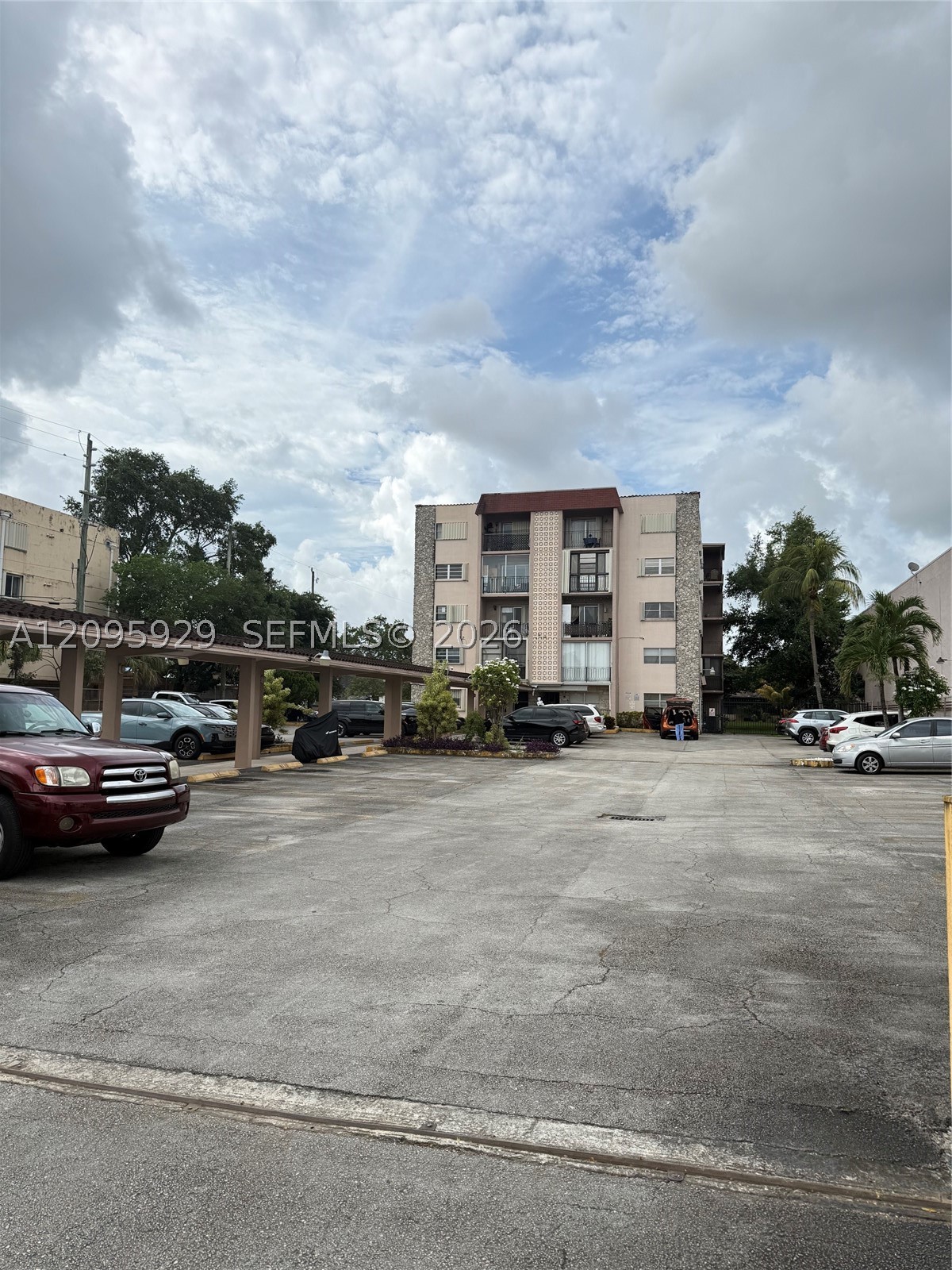 3640 NW 9th St #405, Miami FL 33125