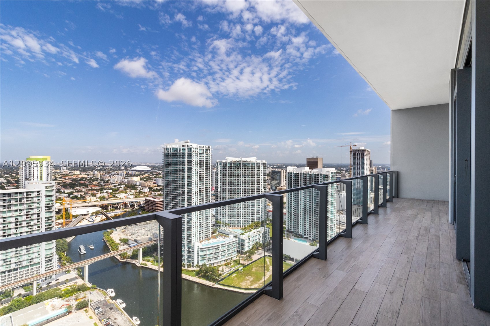 68 SE 6th St #4006, Miami FL 33131