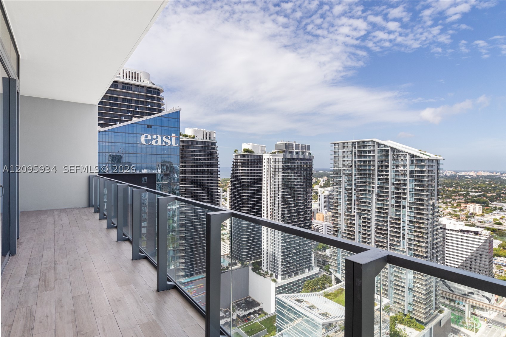 68 SE 6th St #4006, Miami FL 33131