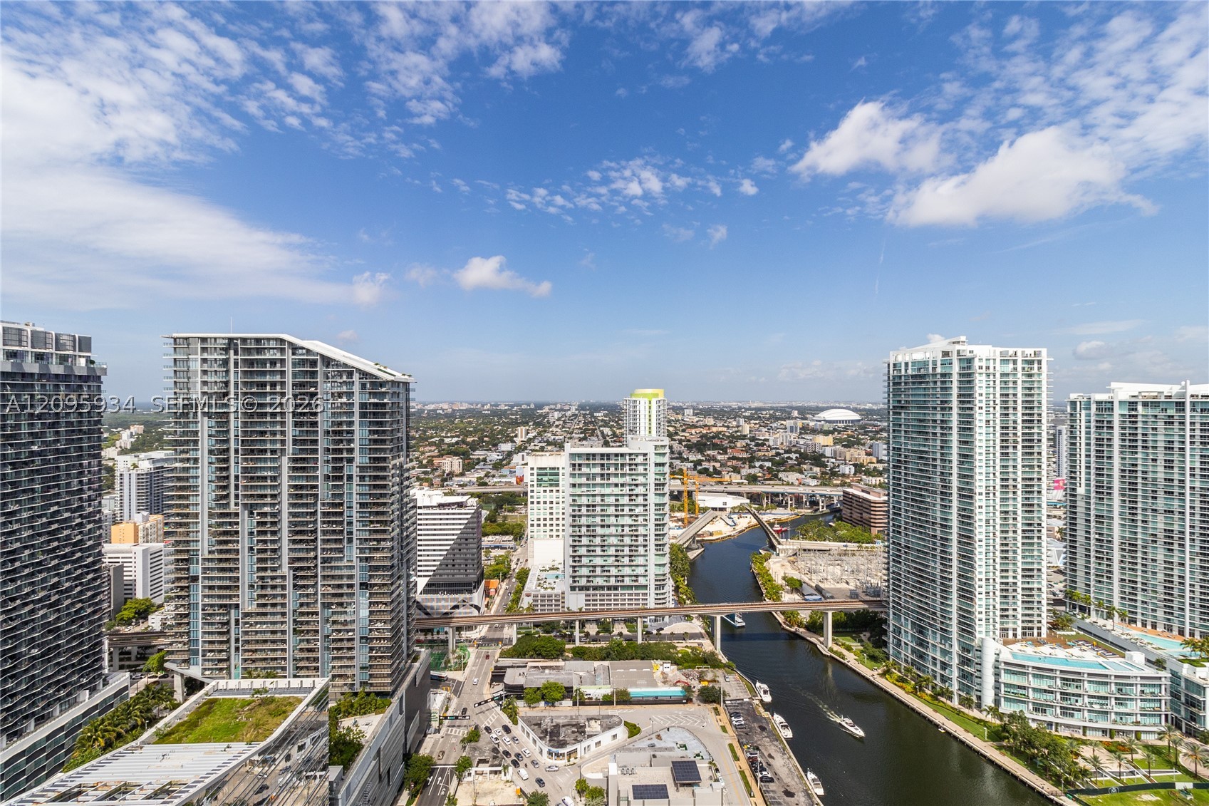 68 SE 6th St #4006, Miami FL 33131