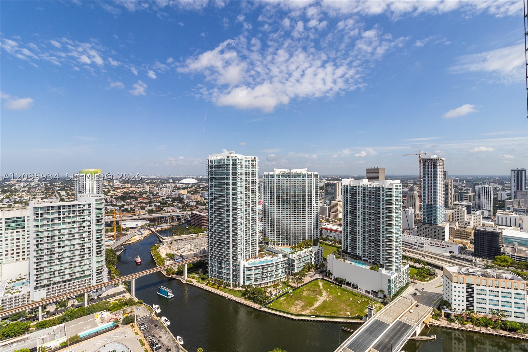 68 SE 6th St #4006, Miami FL 33131