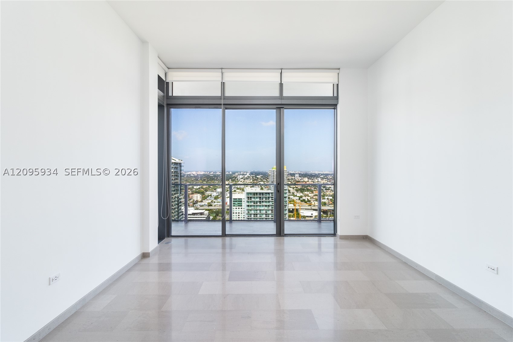 68 SE 6th St #4006, Miami FL 33131
