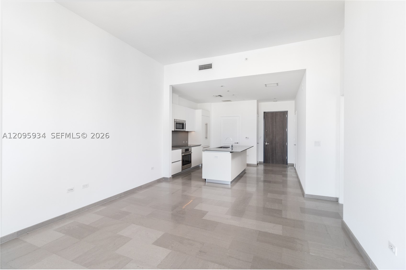 68 SE 6th St #4006, Miami FL 33131