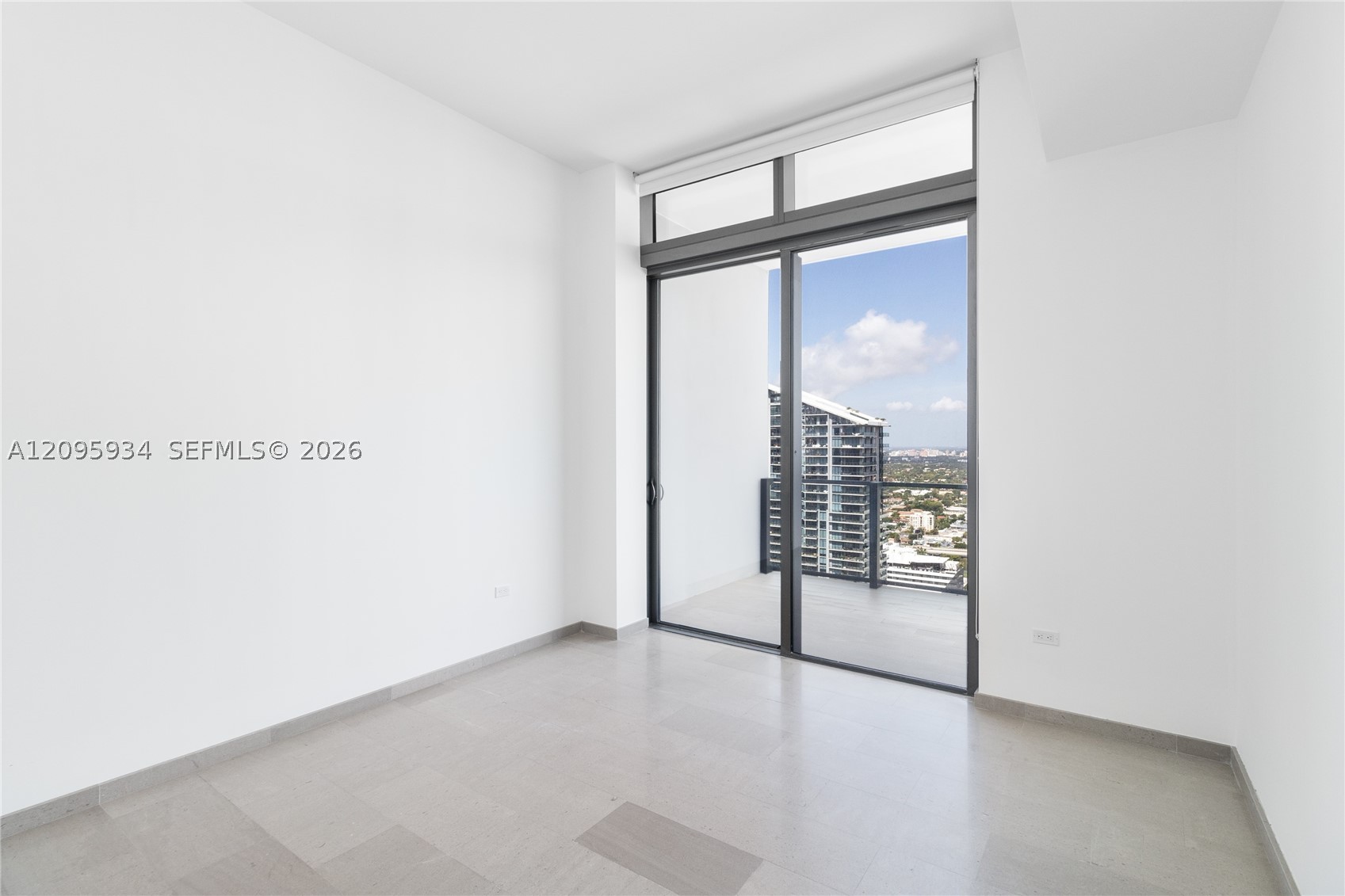 68 SE 6th St #4006, Miami FL 33131