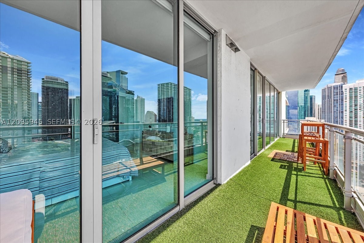 92 SW 3rd St #2802, Miami FL 33130