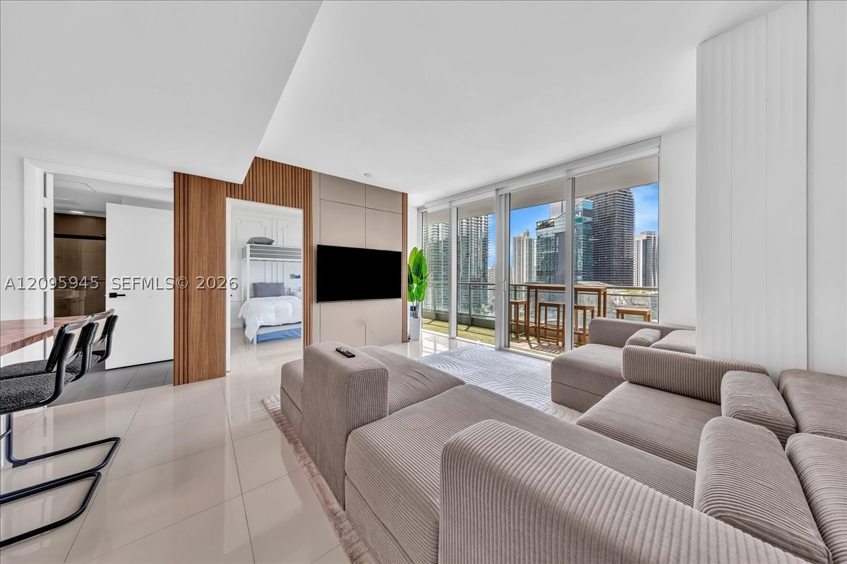 92 SW 3rd St #2802, Miami FL 33130