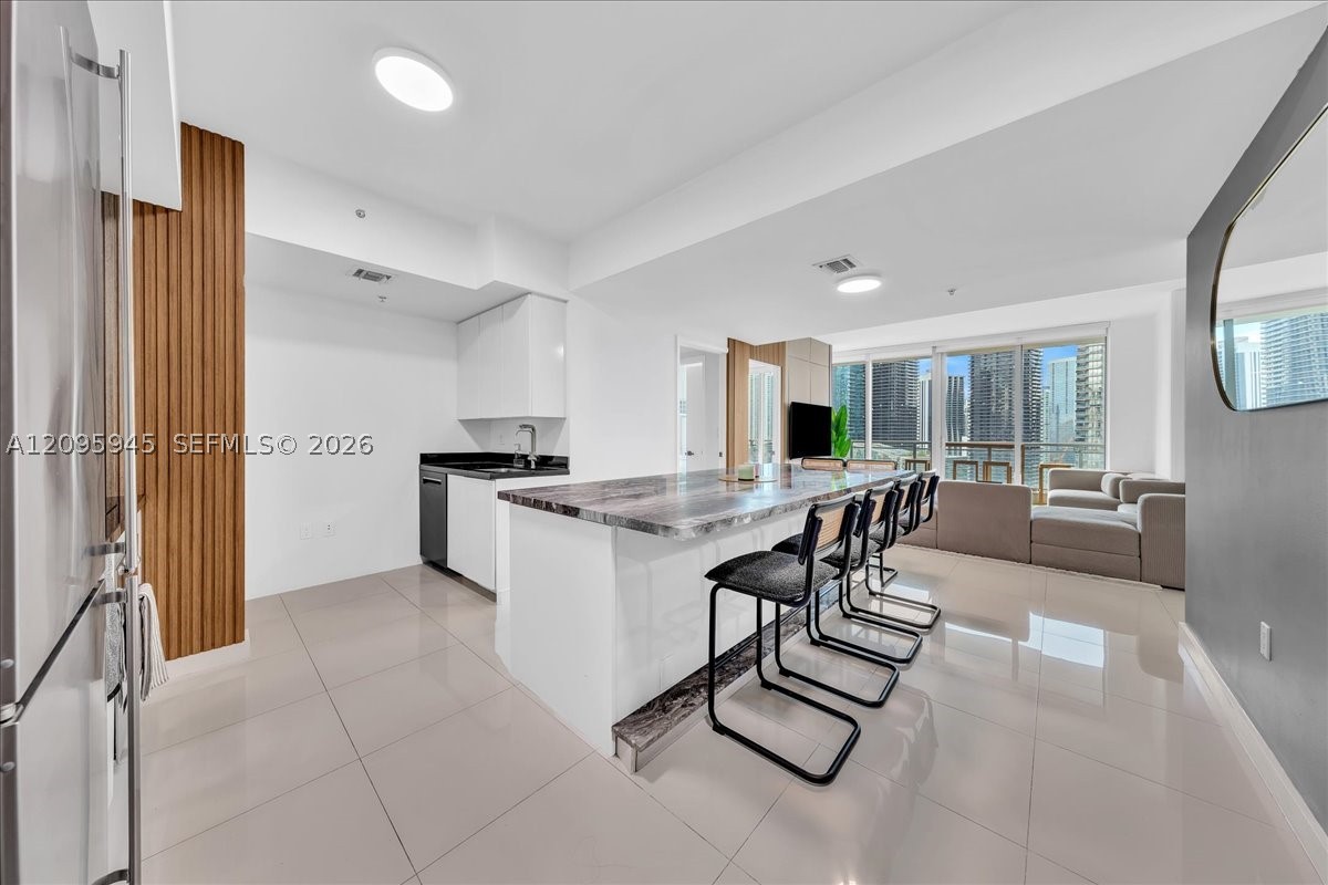 92 SW 3rd St #2802, Miami FL 33130
