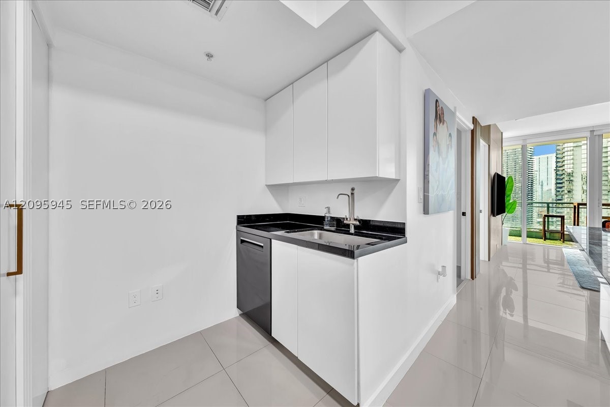 92 SW 3rd St #2802, Miami FL 33130