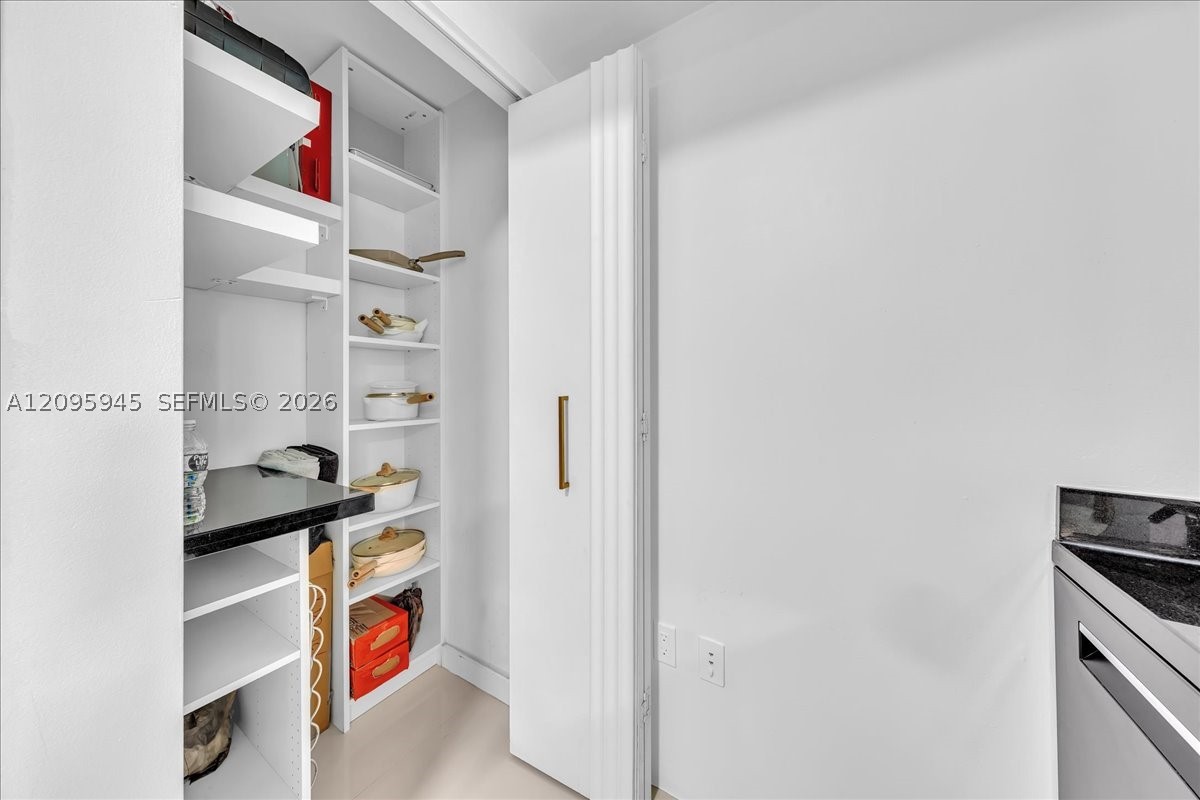 92 SW 3rd St #2802, Miami FL 33130
