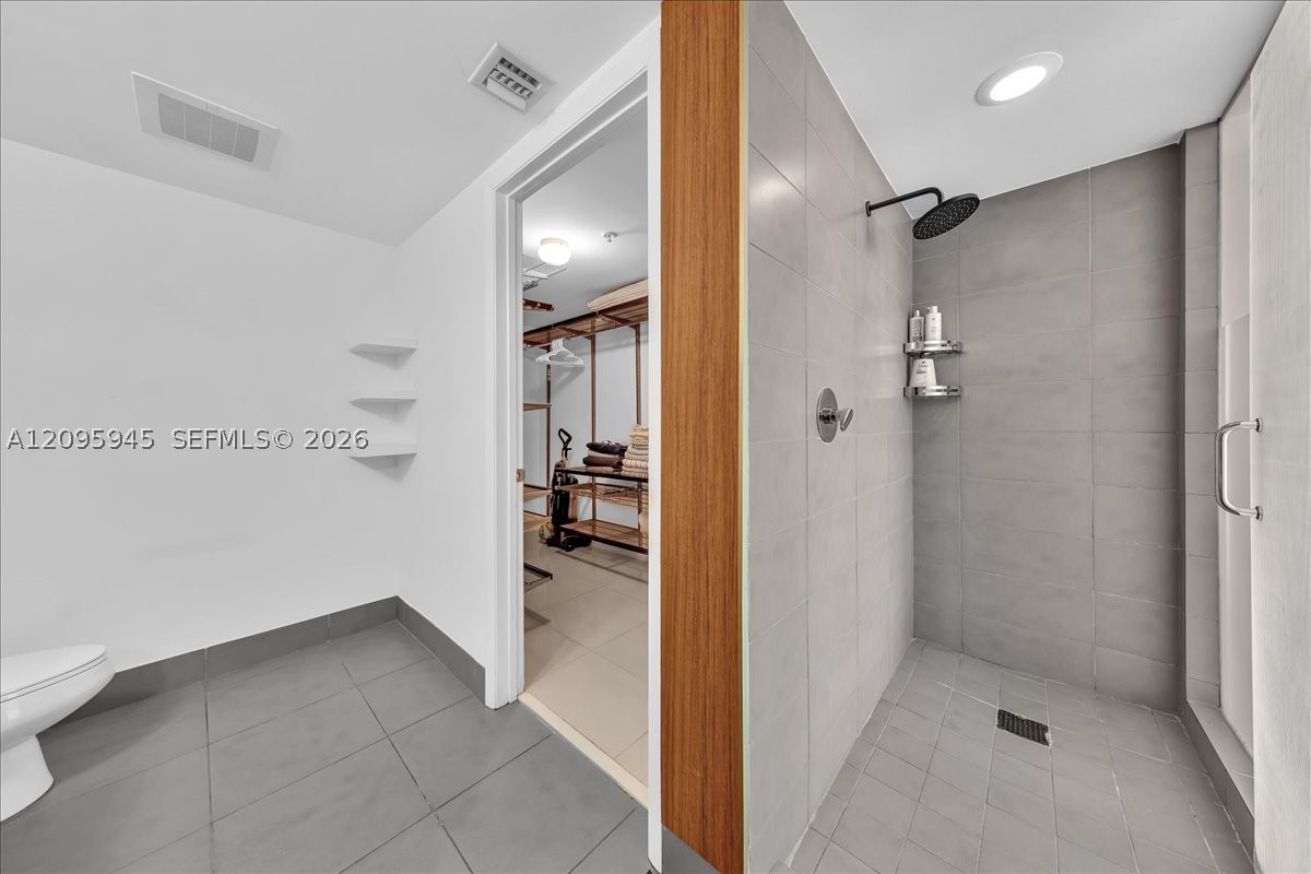 92 SW 3rd St #2802, Miami FL 33130