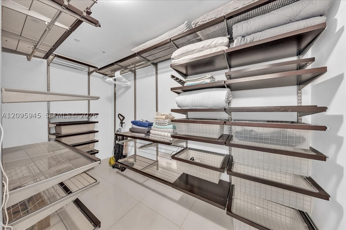 92 SW 3rd St #2802, Miami FL 33130