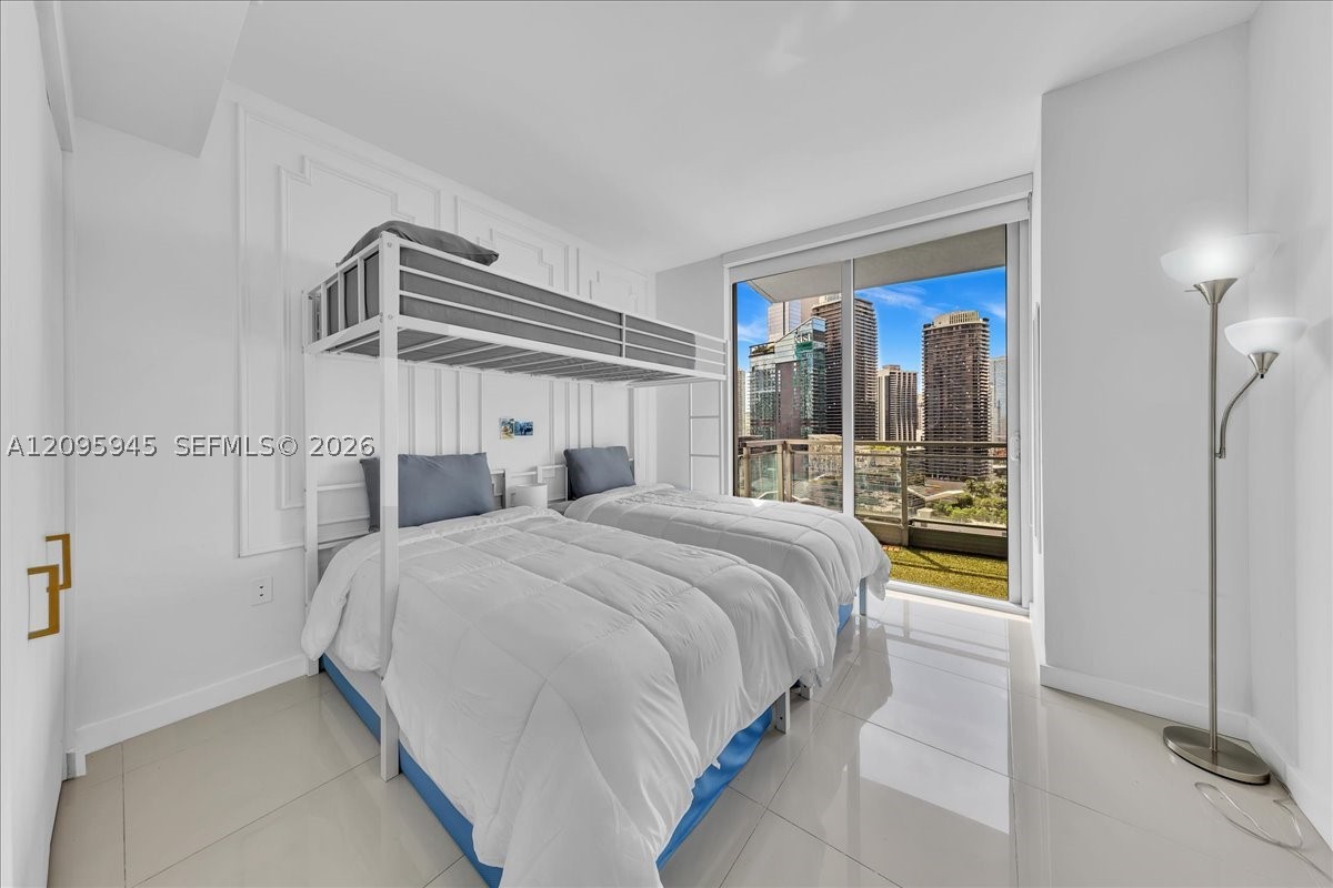 92 SW 3rd St #2802, Miami FL 33130