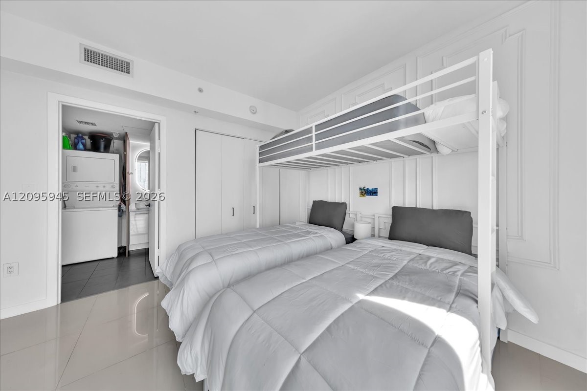 92 SW 3rd St #2802, Miami FL 33130