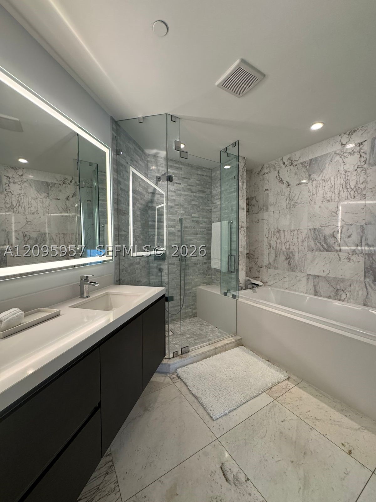 851 NE 1st Ave #1404, Miami FL 33132