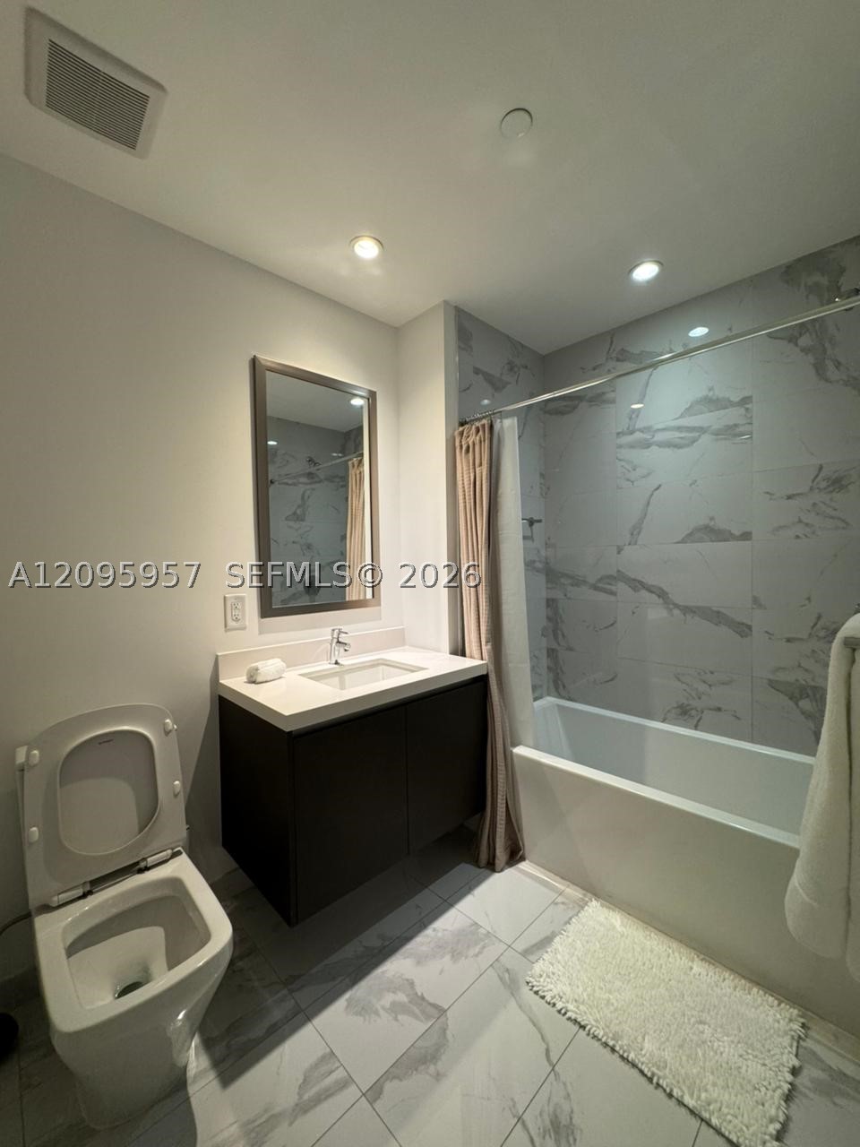 851 NE 1st Ave #1404, Miami FL 33132