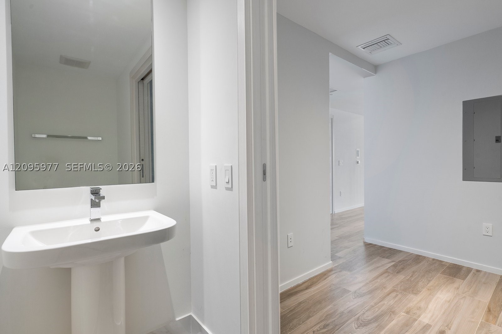 801 S Miami Ave #2402, Miami FL 33130