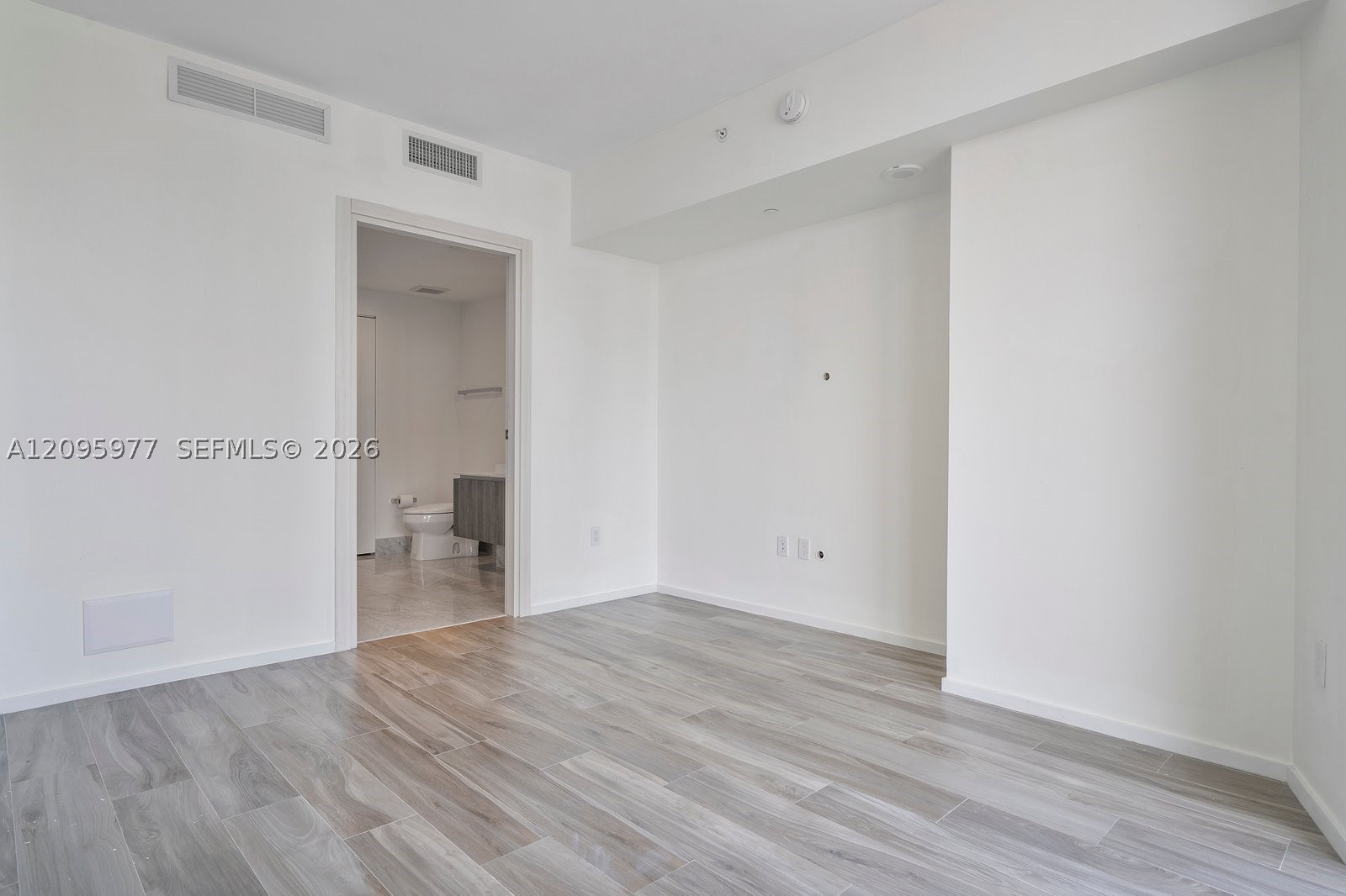801 S Miami Ave #2402, Miami FL 33130