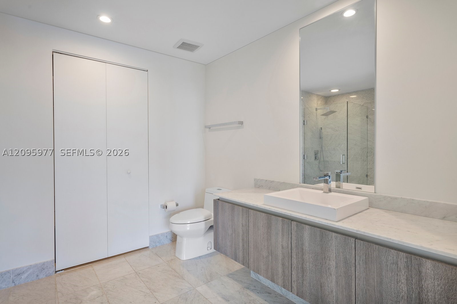 801 S Miami Ave #2402, Miami FL 33130