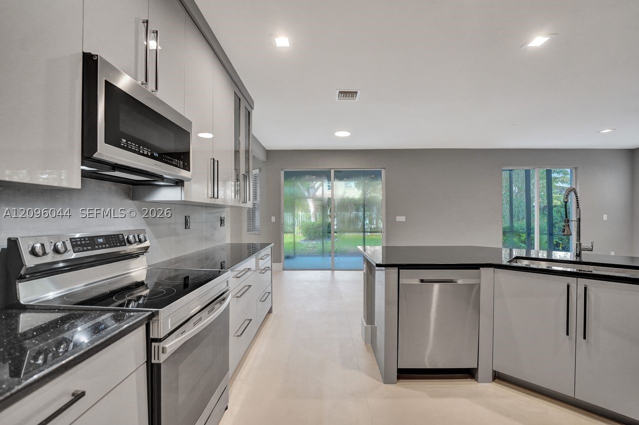 4207 W Whitewater Ave #4207, Weston FL 33332